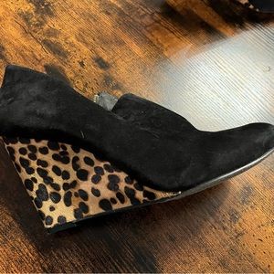 Shoe booties with zipper and leopard wedge heel